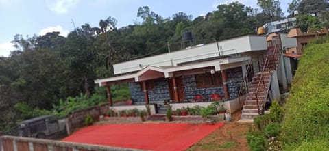 COORG WINDYSIDE HOMESTAY With Campfire PAID Villa in Madikeri