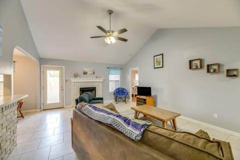 Pet-Friendly Corpus Christi Home 12 Mi to Beach! Maison in Flour Bluff