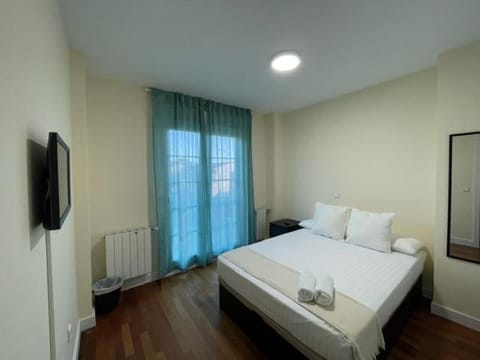 Chalet Pension Rooms Abril Bed and Breakfast in Madrid