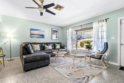 Family Fun & Walkable to Beach! House in North Redington Beach