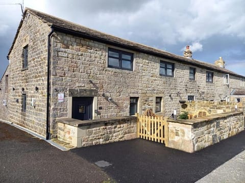 Cosy Shay Bank Cottage w/ Kingbed - Near Skipton. House in Pendle District