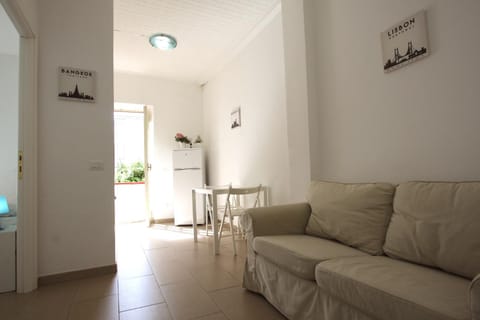 Simona Beach Holiday House Apartment in Anzio