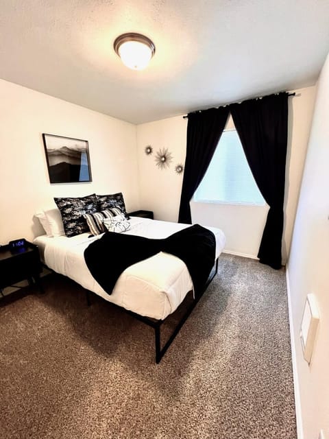 Modern & Stylish King bed WiFi Wohnung in Spokane Valley