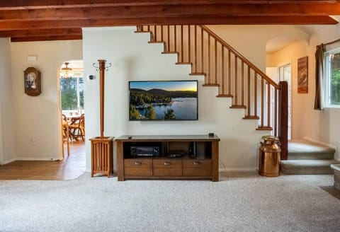 The Chardonnay Chalet, Lake View, Walk to Village! Villa in Lake Arrowhead