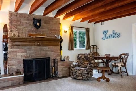 The Chardonnay Chalet, Lake View, Walk to Village! Villa in Lake Arrowhead