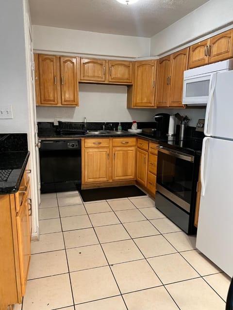 Lovely 1bed,1bath condo with free parking Apartment in Fresno