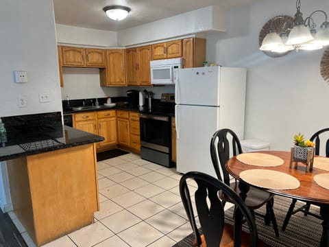 Lovely 1bed,1bath condo with free parking Apartment in Fresno