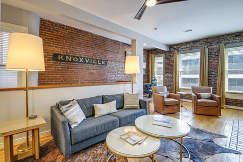 Stylish Dtwn Knoxville Condo with Rooftop Deck! Apartment in Knoxville