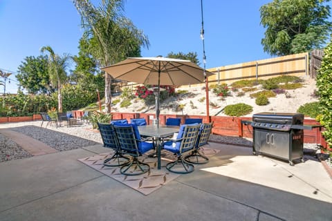 Oceanside Oasis - King Bed, Pet Friendly, Fire Pit House in Oceanside