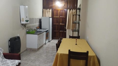 Kitchen or kitchenette, Dining area, oven