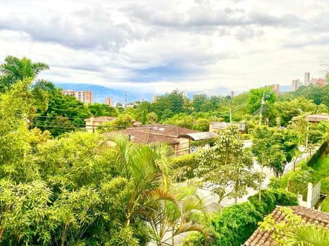 Casa con parking y terraza en sector exclusivo Apartment in Envigado