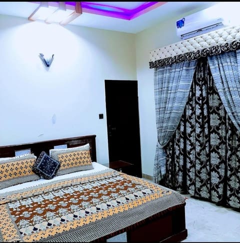 Galaxy Guest House Near Millennium Mall Hotel in Karachi