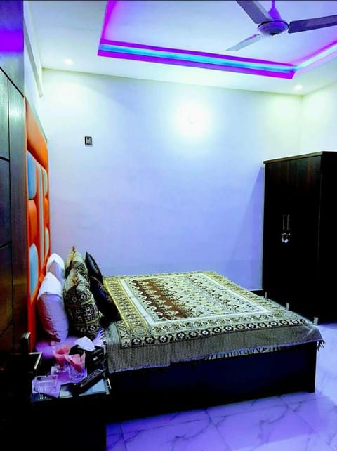 Galaxy Guest House Near Millennium Mall Hotel in Karachi