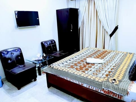 Galaxy Guest House Near Millennium Mall Hotel in Karachi