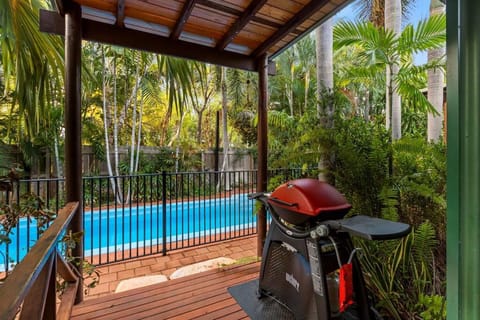 Spacious family friendly oasis-walk to Cable Beach House in Cable Beach