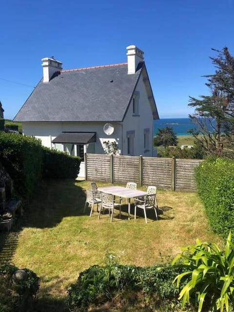 Jolie maison avec vue mer imprenable proche plage House in Plouguerneau