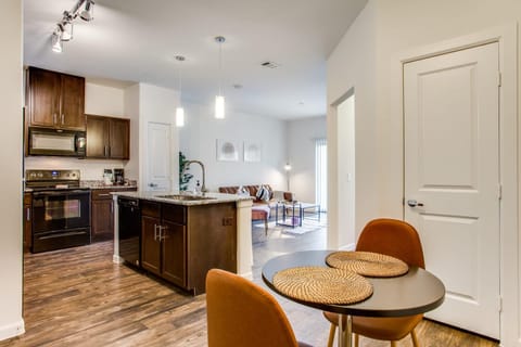 Astonishing CozySuites on I-35 w pool&parking #10 Apartamento in Wells Branch