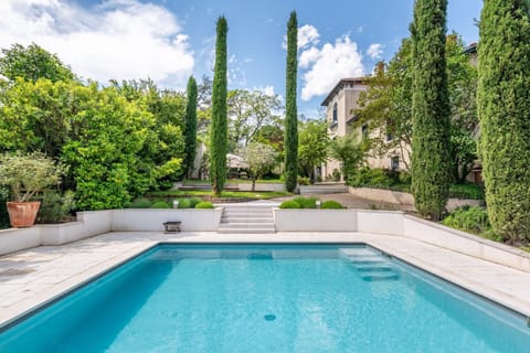 Les Vignes - Newly refurbished 18th century house with Mediterranean garden Villa in Caluire-et-Cuire