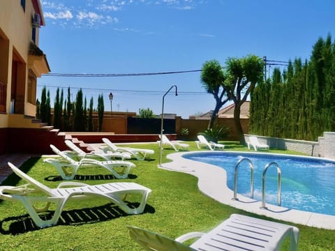 Private Pool! Your Oasis in Sevilla! BBQ! Villa in Mairena del Aljarafe