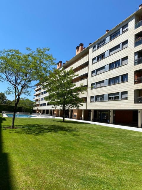 Camino Santiago Naturaleza en Logroño Parking y Piscina by Apartamentos Logroño org Apartment in Logrono