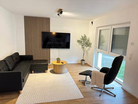 Communal lounge/ TV room, TV and multimedia, Living room, Seating area, Evening entertainment