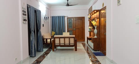 Home Stay in Bangalore, Near Airport , Kattigenahalli, Yelahanka, Vacation rental in Bengaluru