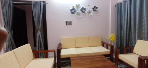 Home Stay in Bangalore, Near Airport , Kattigenahalli, Yelahanka, Vacation rental in Bengaluru