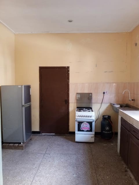 Kitchen or kitchenette, oven, kitchen