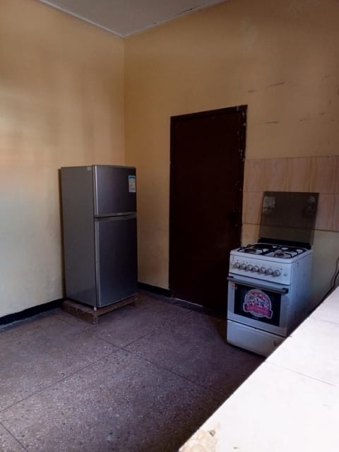 Kitchen or kitchenette, oven, kitchen