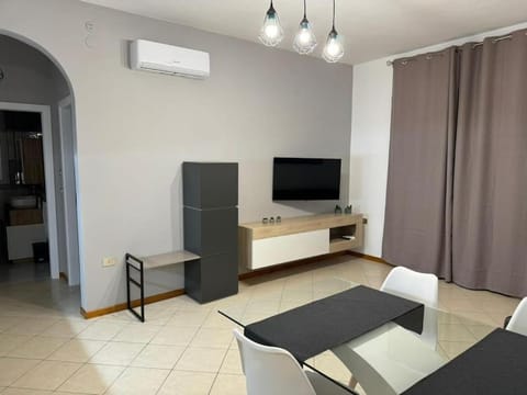 TV and multimedia, Living room, Dining area, Evening entertainment, air conditioner