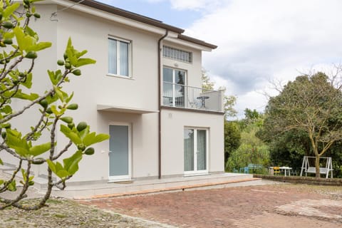 Property building, Facade/entrance, Parking
