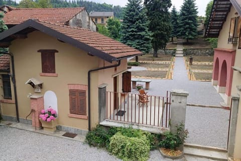 Property building, Spring, Day, Garden, Garden view