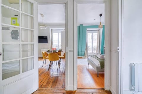 Living room, Photo of the whole room, Seating area, Dining area, Bedroom