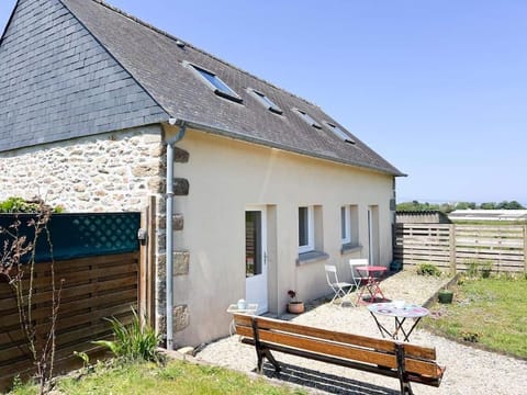 Maison bretonne rénovée proche bourg et plages House in Plouguerneau