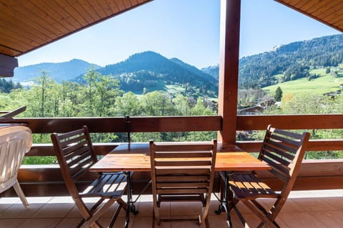 Balcony/Terrace, Mountain view