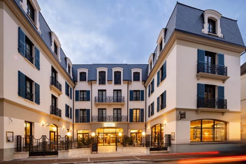 Property building, Facade/entrance