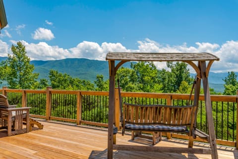 Pinnacle View Lodge by Stony Brook Cabins House in Pittman Center