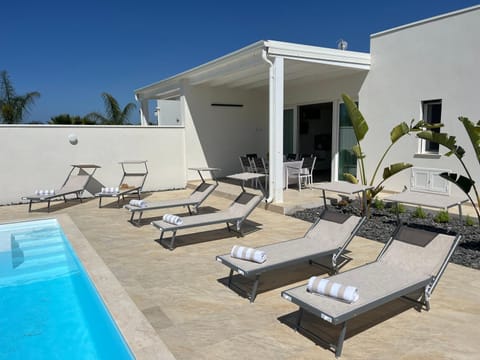 Day, Pool view, Swimming pool, sunbed