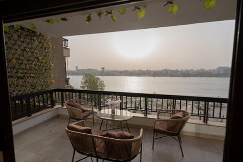 Patio, Day, Natural landscape, View (from property/room), Balcony/Terrace, Seating area, River view