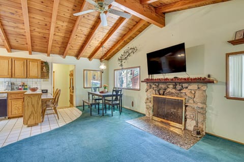 Cedar Glen Cabin Less Than 3 Mi to Lake Arrowhead Village! House in Lake Arrowhead