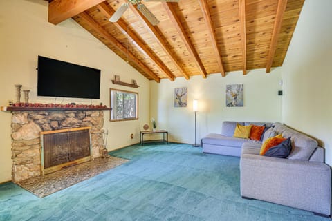 Cedar Glen Cabin Less Than 3 Mi to Lake Arrowhead Village! House in Lake Arrowhead