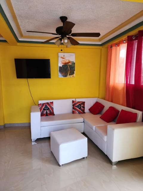 Delightful Two Bedroom Penthouse in Peguy-Ville Appartement in Port-au-Prince