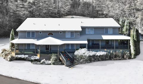 Property building, Natural landscape, Winter