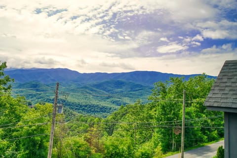 Smoky Mountain Dream by Stony Brook Cabins House in Pittman Center