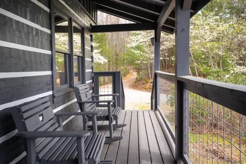 Peaceful Escape by Stony Brook Cabins House in Pittman Center