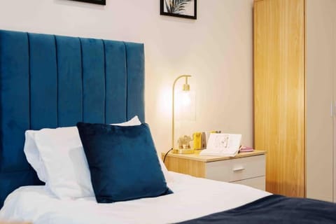 Sleeps 5! Perfect for Work & Family Stays - FREE Parking & WiFi Apartment in Leeds