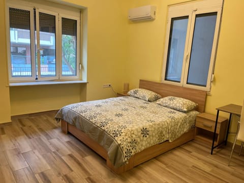 Bed, Photo of the whole room, Bedroom, air conditioner