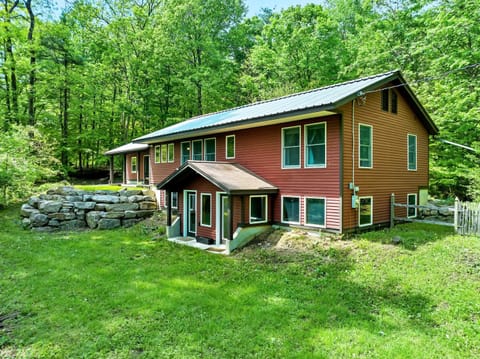 Property building, Spring, Day, Natural landscape, Garden, Garden view