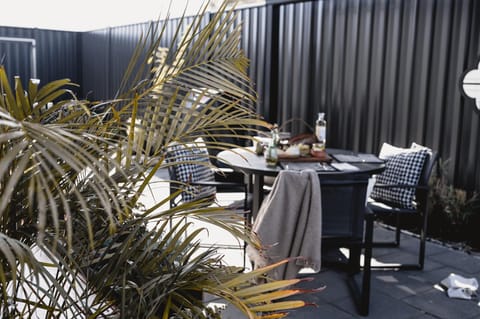 Garden, Dining area, Food, Inner courtyard view