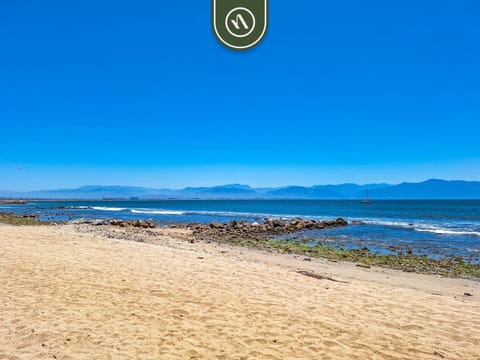 New Oceanfront 2BR Condo - Beach Access Apartment in La Cruz de Huanacaxtle